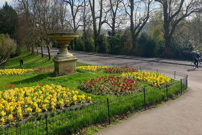 The Splendour of Georgian and Victorian Era Bath: A Self-Guided Audio Tour - Inside the Historic Bath Assembly Rooms and Queen Square