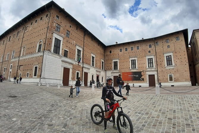 Tour in the Marche by Raffaello Sanzio: Art, Nature, Food and Wine - Day 2: Villages & Artistic Heritage