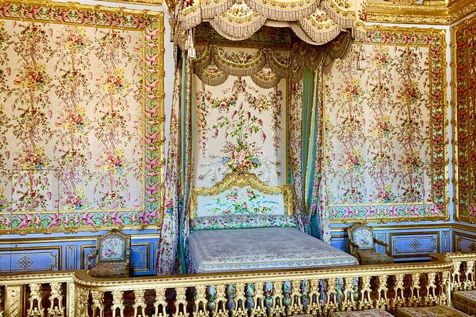 Versailles Palace & Marie-Antoinette's Estate Private Guided Tour with Lunch - Marie Antoinettes Private Retreats