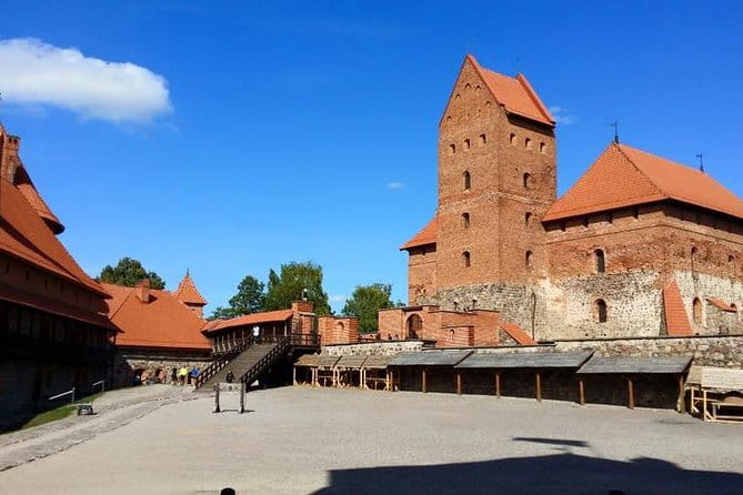 Vilnius Custom Day Trip to Trakai and Kernave - In Summary