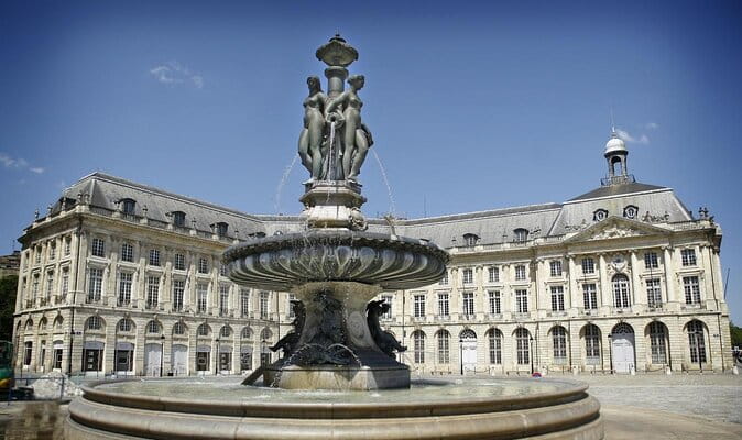 Visit of Bordeaux Unesco in a classic car & delicacies - Bordeaux’s Artistic and Cultural Heart