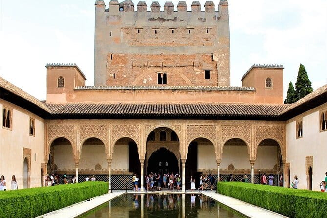 Walking tour in Alhambra, Nasrid Palaces and Generalife - FAQs