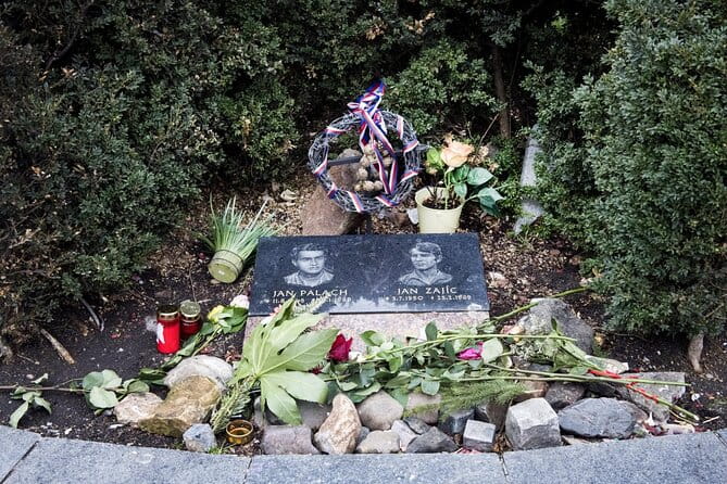 Wars and Totality History tour in Prague - FAQ