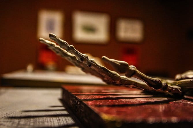 Xcape Room Bcn: Corpse Gallery Escape Room Barcelona - What To Expect During the Escape Challenge