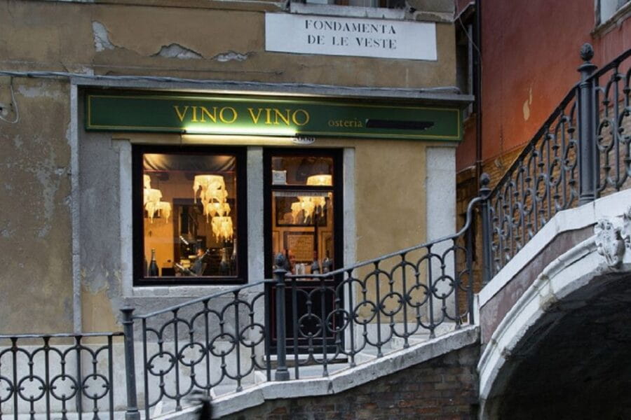 2-Course Dinner in a Typical Venetian Restaurant - Exploring the Details of the Venetian Dinner
