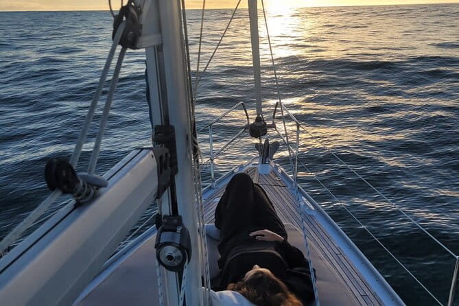 2 hours Private sunset experience by sailboat in Cascais - The magic of sunset and the onboard experience
