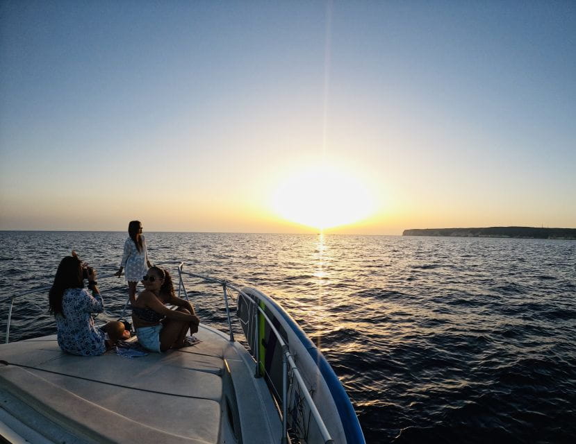 3-hour boat trip at sunset with the sighting Delfini - Who Will Love This Trip?