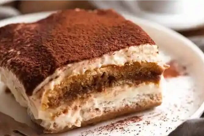 3 Hours Pizza and Tiramisù Workshop in Como - The Flavor of the Food and Atmosphere