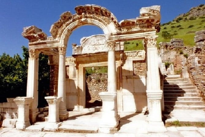 4 Days 7 Churches of Revelations Tour - The Wonders of Hierapolis and Pamukkale