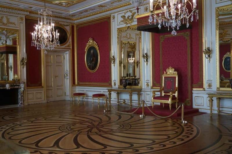 5 hour: Royal Castle, Old Town and Lazienki Park/inc.Pick-up - The Royal Castle: A Polish Icon