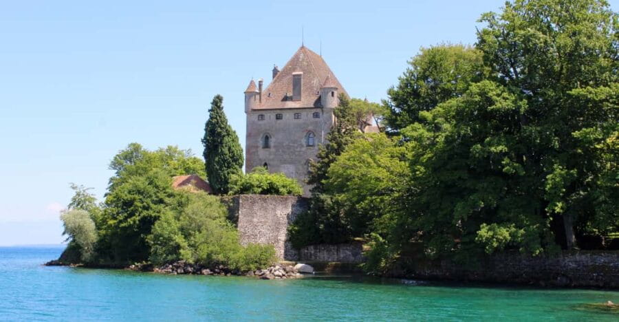 A guided tour of the medieval village of Yvoire - The Logistics: Price, Duration, and Group Size