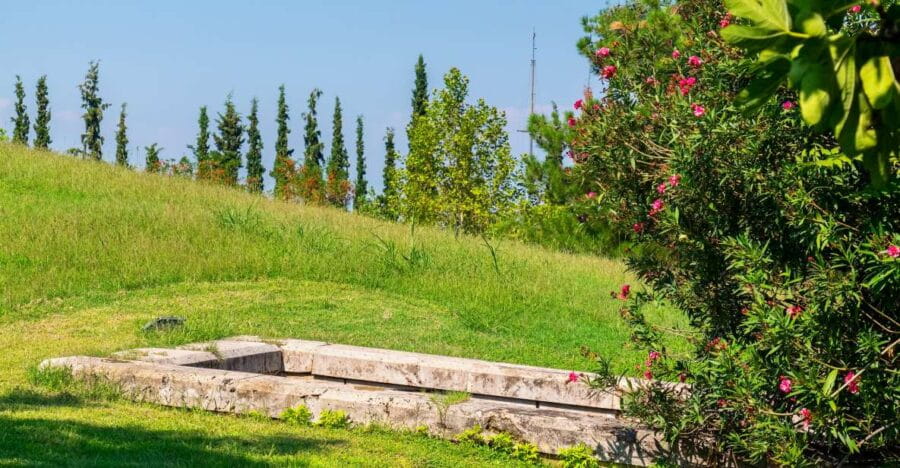 Aigai: Polycentric Museum & Royal Graves E-ticket with Audio - Discovering the Royal Graves and Tombs