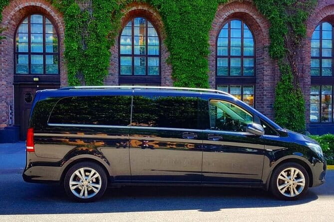 Airport Limousine Transfer: Stockholm City to Arlanda Airport 1-7 Passengers - Who Will Love This Service?