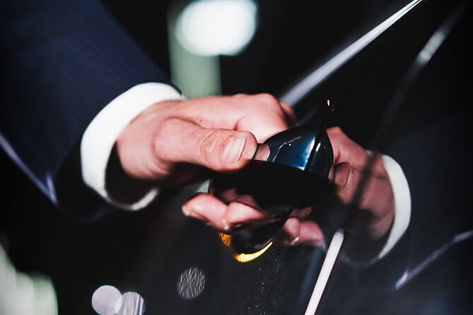 Airport to Cracow transfer by Luxurious VIP limo - Punctuality and Organization: Why They Matter