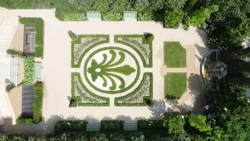 Aix-en-Provence: Caumont - Centre d'Art Niki de Saint Phalle - The Additional Movie: Contextualizing the Art