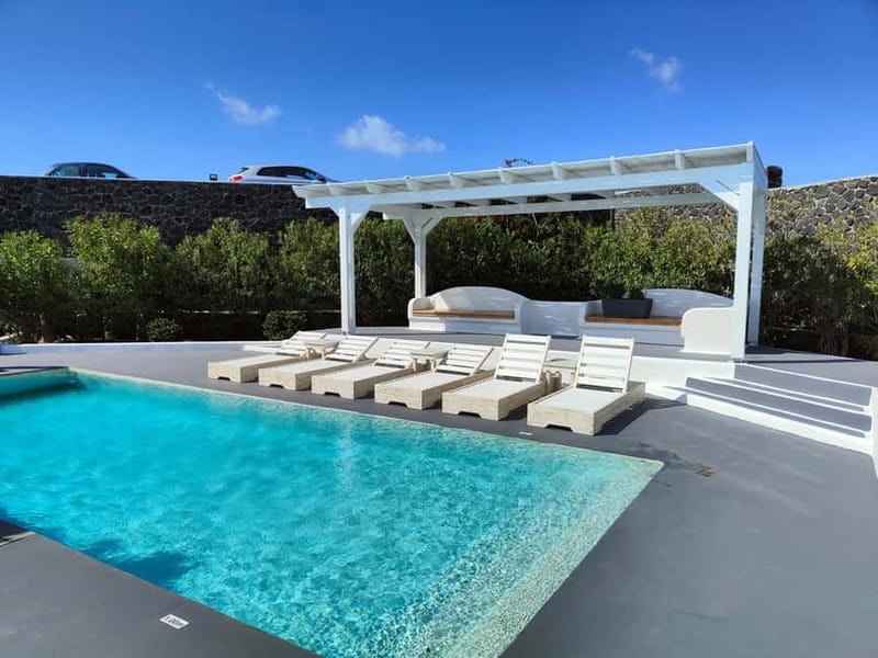 Akrotiri: Bride & Groom Relaxing Ritual w pool wine & fruits - The Spa Setting: A Quiet Haven in Akrotiri
