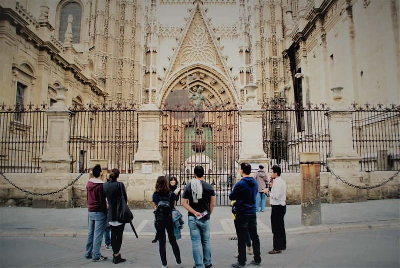 Alcazar & Cathedral of Seville Exclusive Group max. 9 guests - Who Will Love This Experience?