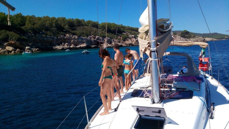 Alghero: Daily Sailing Experience with lunch onboard - The Boat and Onboard Comfort