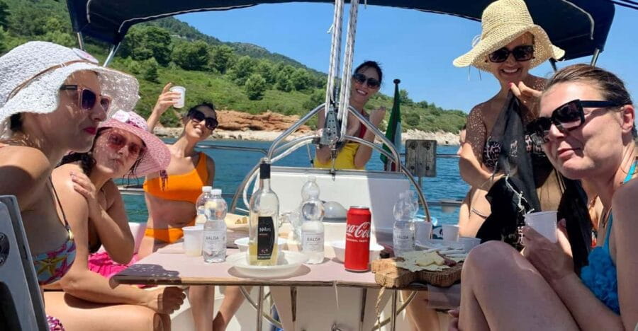 Alghero escursione in barca con pranzo giornata intera - Exploring the Full-Day Boat Excursion in Sardinia