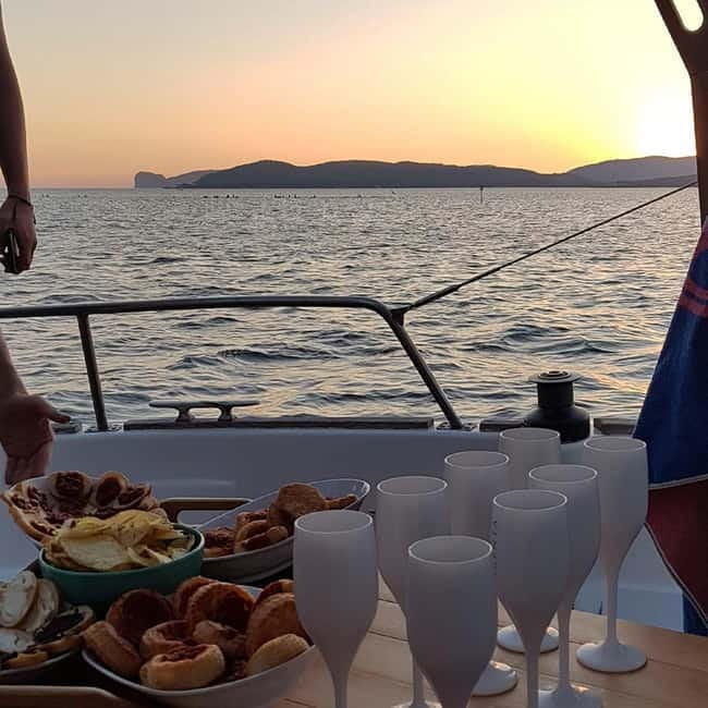 Alghero: Sunset Sailing Cruise with Aperitif - Sunset Views: The Main Attraction