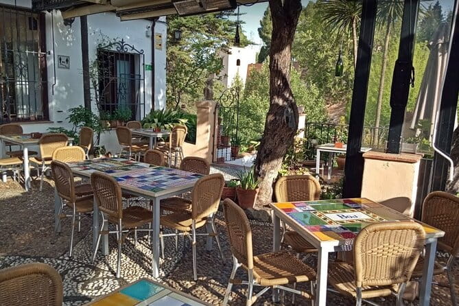 Alhambra and Nasrid Private Walking Tour with Food Tasting - The Palaces of the Nasrid Dynasty: The Heart of the Alhambra