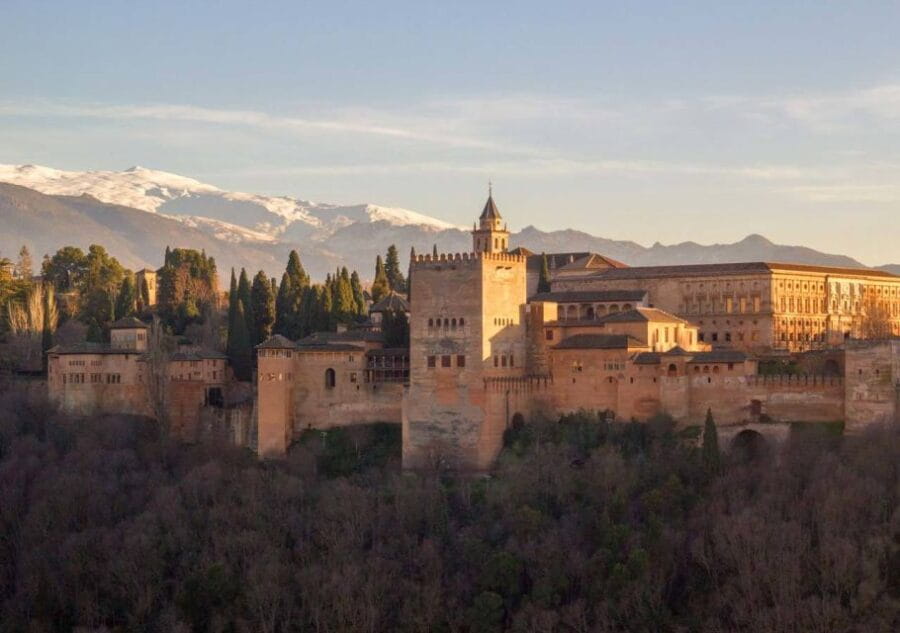 Alhambra & Generalife: Exclusive 3 hours Private Tour - Why Skip the Line Matters