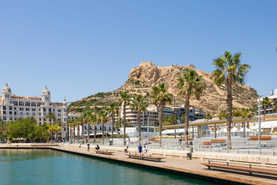 Alicante: Express Walk with a Local in 60 minutes - Exploring Alicante in 60 Minutes: What to Expect