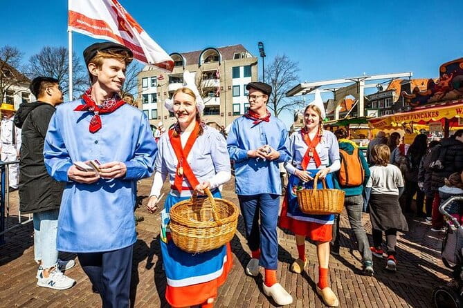 Alkmaar Cheese Market, & Zaanse Schans Guided Day Tour - Price and Value Considerations