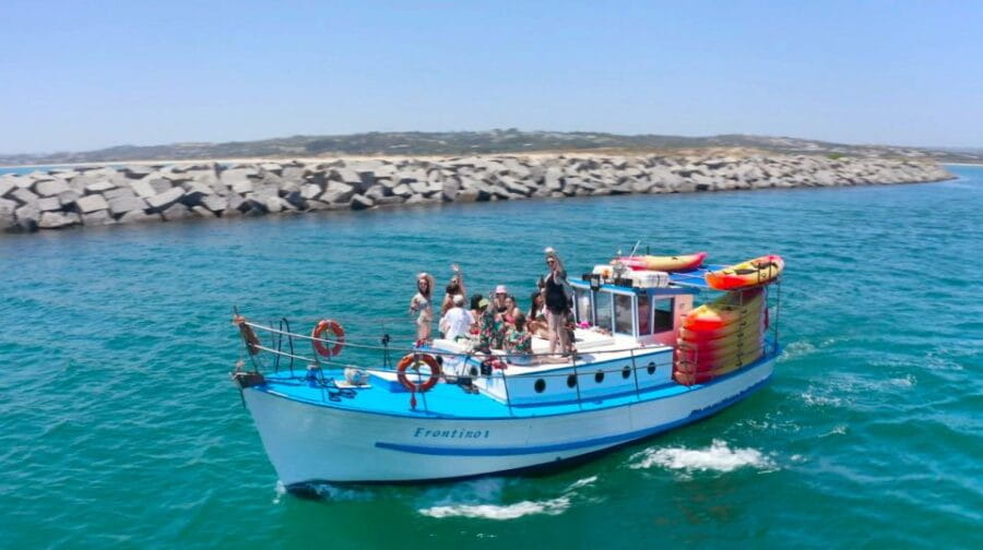 Alvor: Explore Caves Boat and Kayak Tour - Starting at Café Na Ria: Ease and Convenience