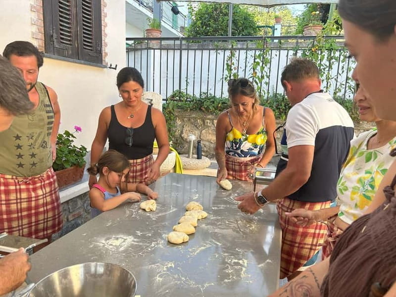 Amalfi: Pasta, Mozzarella and Tiramisù class with wine - Entering The Authentic Amalfi Farm