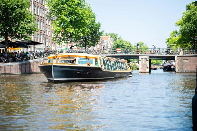 Amsterdam: Burger Dinner Canal Cruise - The Food: Quality and Authenticity on the Water