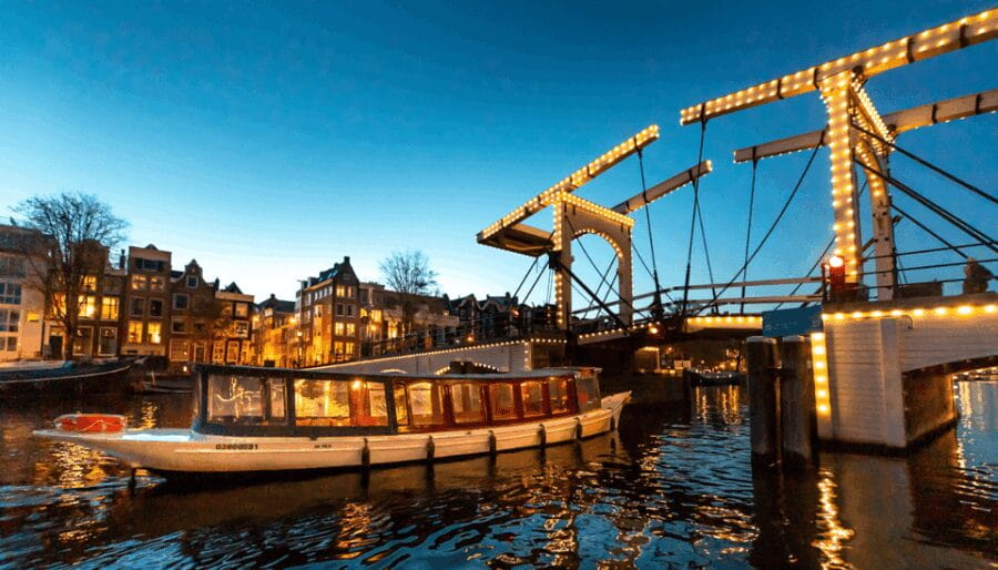 Amsterdam: Evening Canal Cruise with (Open) Bar on Board - Who Is This Tour Perfect For?