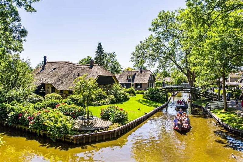 Amsterdam: Giethoorn Tour with Boat Ride & Afsluitdijk Visit - Free Time: Discovering at Your Own Pace