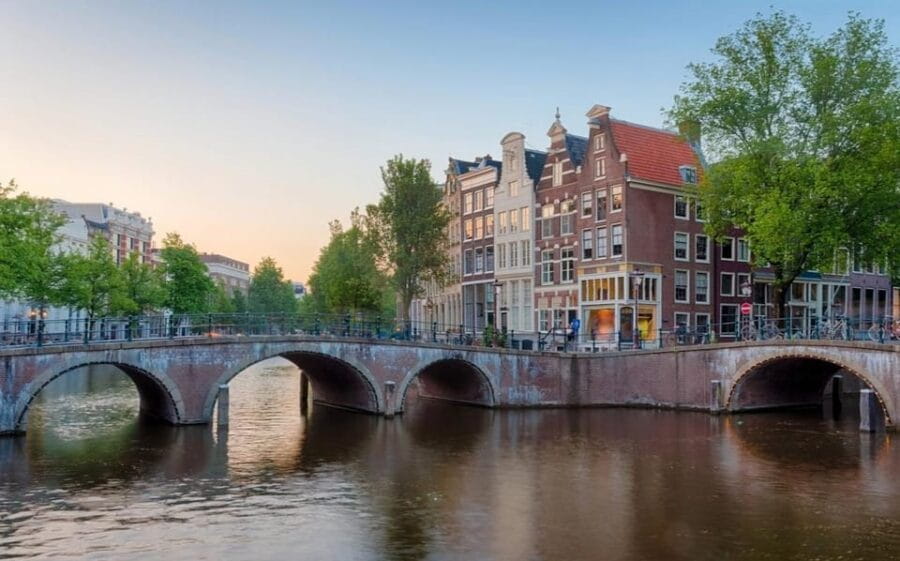 Amsterdam: Haunted History and Ghost Walking Tour - A Walk Through Amsterdam’s Historic Haunted Sites