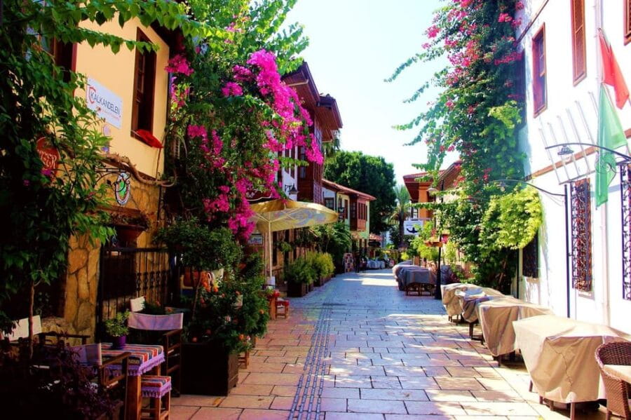 Antalya: Full-Day Tour of Old Town and Majestic Waterfalls - A Tasty Break: Lunch in a Local Restaurant