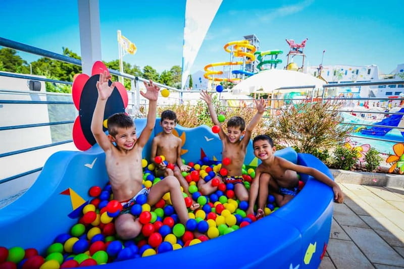 Aquapark Istralandia Entrance Tickets - Arriving and Entering the Waterpark