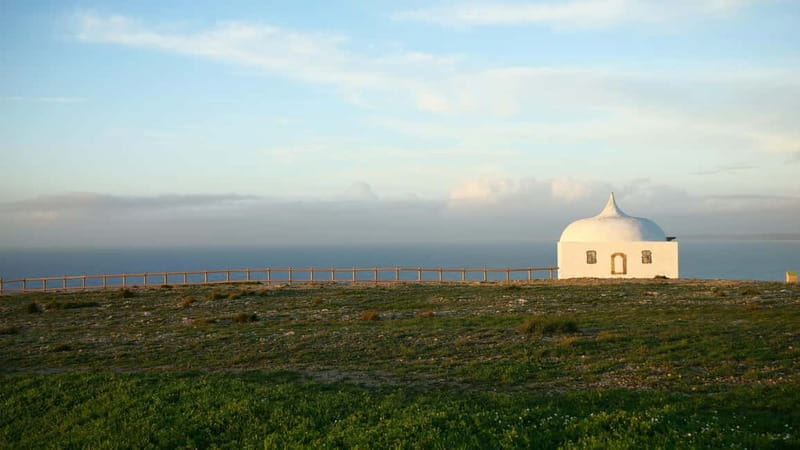 Arrábida & Sesimbra Day Trip: Wine Tasting, Nature & Beaches - Exploring Azeitão: The Heart of Wine and Flavors