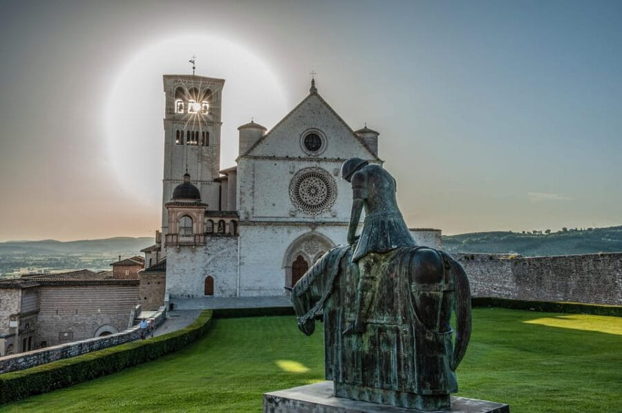 Assisi City highlights and St. Francis Basilica Tour - Visiting the Basilica of St. Clare — A Gothic Gem