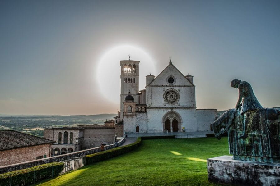 Assisi: Private Walking Tour with St. Francis Basilica - The Heart of Assisi: The Basilica of St. Francis