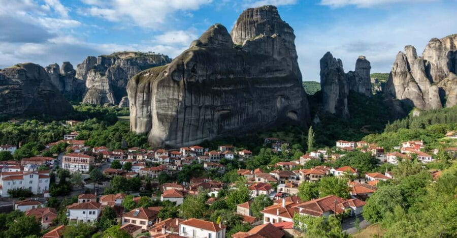 Athens: Meteora Day Trip with Audio Guide and Lunch Option - The Monasteries: Spiritual Outposts on Stone Columns