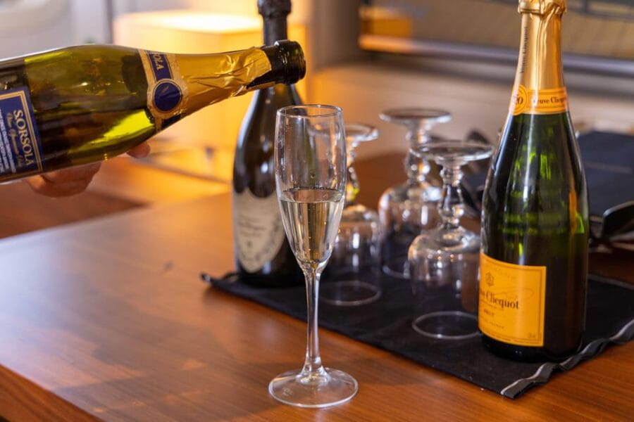 Athens: Saronic Islands Cruise with VIP Area Seating & Lunch - Itinerary Breakdown: What to Expect on the Day