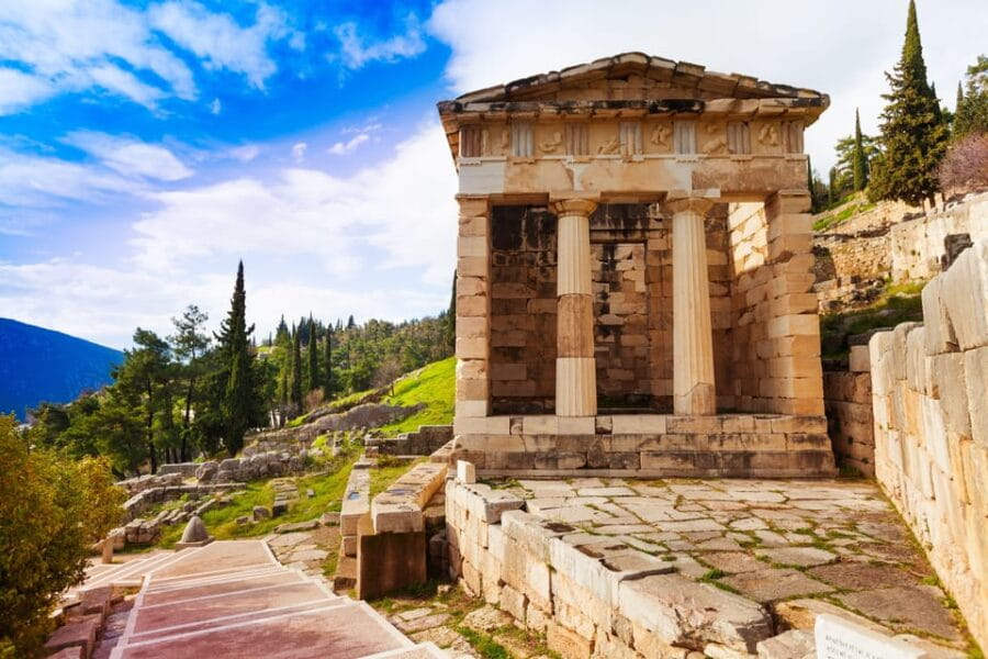 Athens to Delphi & Arachova private day tour - Exploring Delphi: The Heart of Ancient Greece