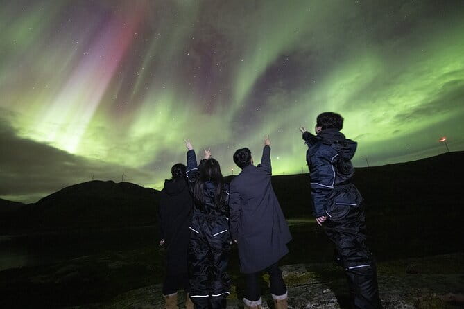Aurora chase with minibus, dresses, photos, campfire and snacks. - Key points / Takeaways