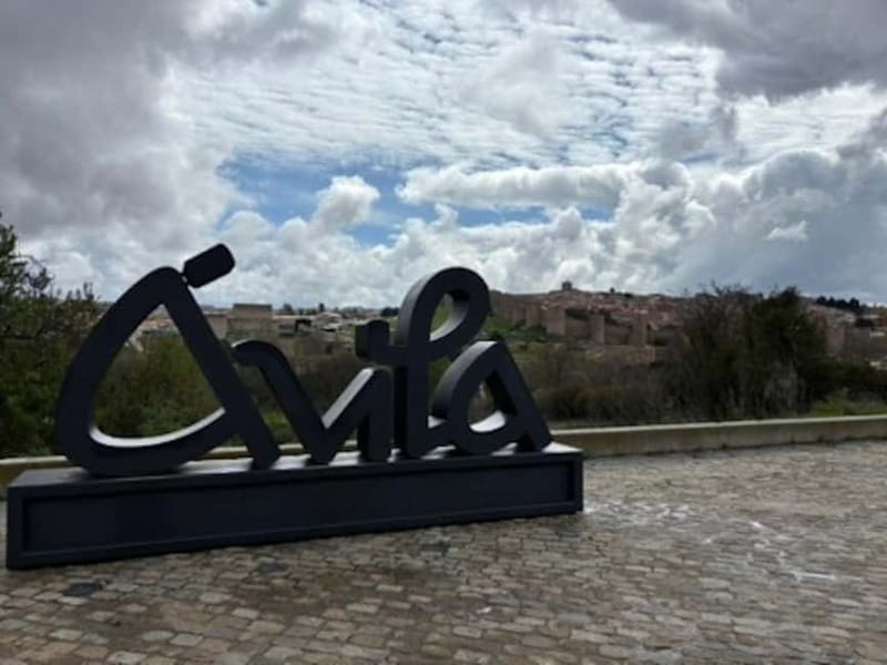 Avila: Private Tour Half Day Minivan Tour from Madrid - The Monument of the 4 Poles: First Glimpse of Avila’s Magnificence