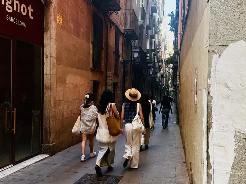 Barcelona: Adventure photo shoot tour in German/English - Exploring Barcelona with a Personal Photographer: The Details