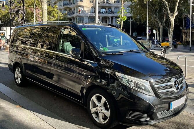Barcelona airport transfer (From 1 to 7 passengers) - The Vehicle — Style, Comfort, and Equipment