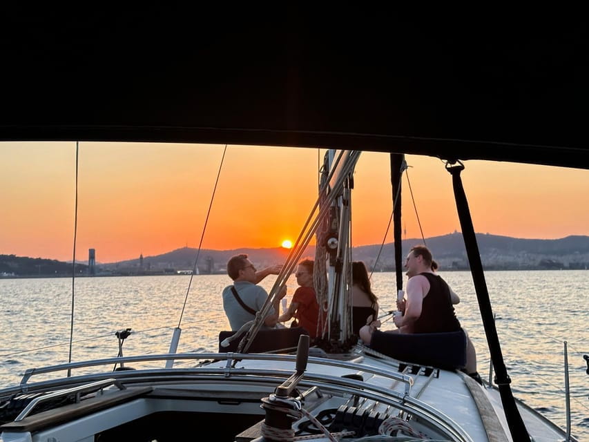 Barcelona: Boat Trip with Champagne - FAQ