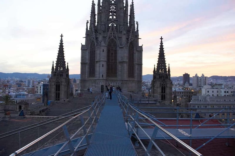 Barcelona Cathedral: Sunrise Tour & Breakfast - Exploring the Itinerary: From Silent Stone to Sunrise Splendor