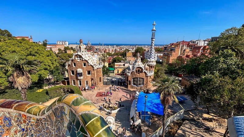Barcelona: Park Güell Guided Tour with Skip the Line Ticket - Entering Gaudís Wonderland: The Starting Point and First Impressions