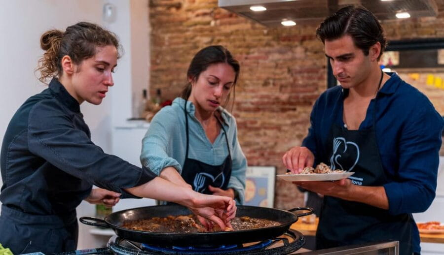 Barcelona: Seafood Paella Cooking Class & Boqueria market - Discovering La Boqueria: A Market Like No Other
